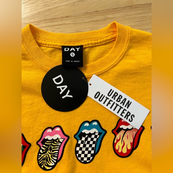 DAYDREAMER Rolling Stones Tongues Tee Crop Long Sleeved Gold Yellow Size… - Picture 4 of 7
